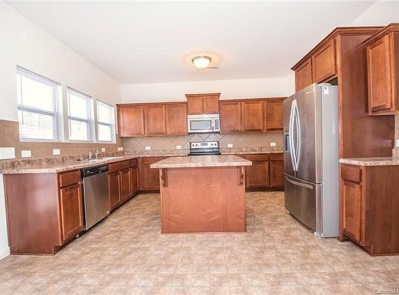 2nd image of 6621 Covington Commons Dr