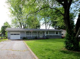 806 N Lone Pine Ave, Springfield, MO 65802