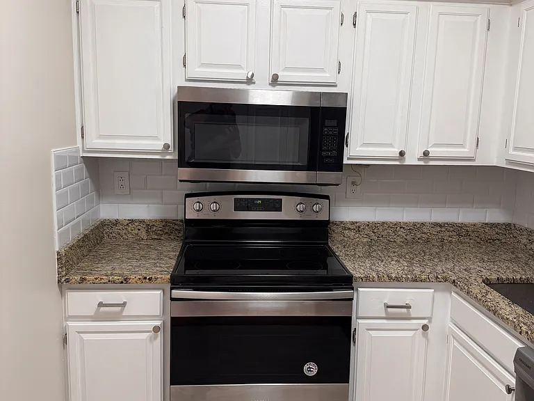 2530 Fairfax Dr #A — Photo 13