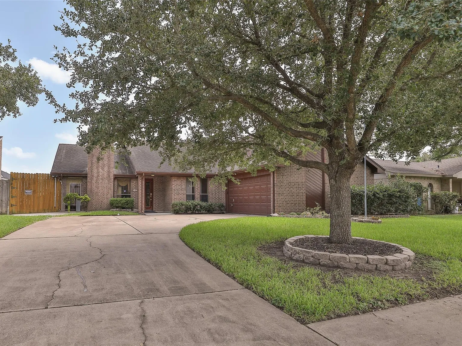 3 bed, 2.0 bath, 1831 sqft, $2,100 — Photo 1