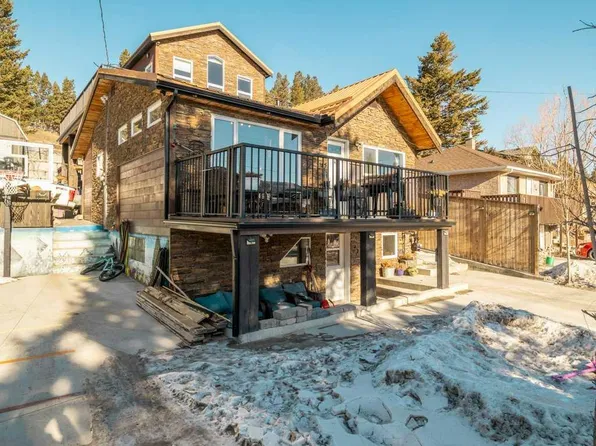 6501 S 22nd Ave, Crowsnest Pass, AB T0K 0M0