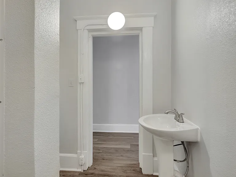 Breeze Apartments — Photo 21