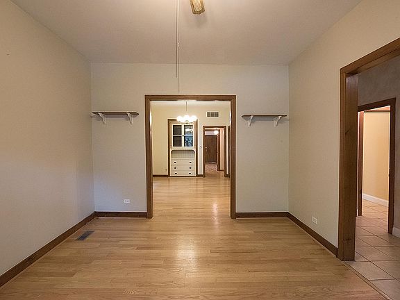 2nd image of 1233 W Wrightwood Ave #1