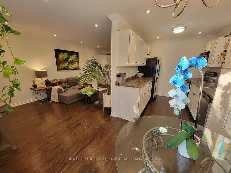 20 Mowat Cres #UPPER — Photo 13