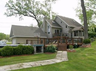 120 Broadway St, McHenry, IL 60050