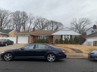1630 Arkansas Dr, Valley Stream, NY 11580