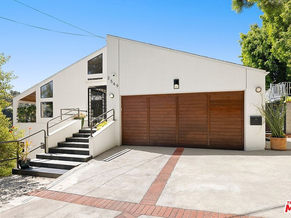 1st image of 2549 Canyon Oak Dr