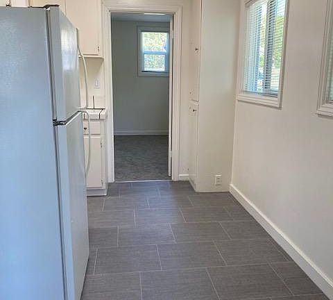 5th image of 218 Waverley St #A