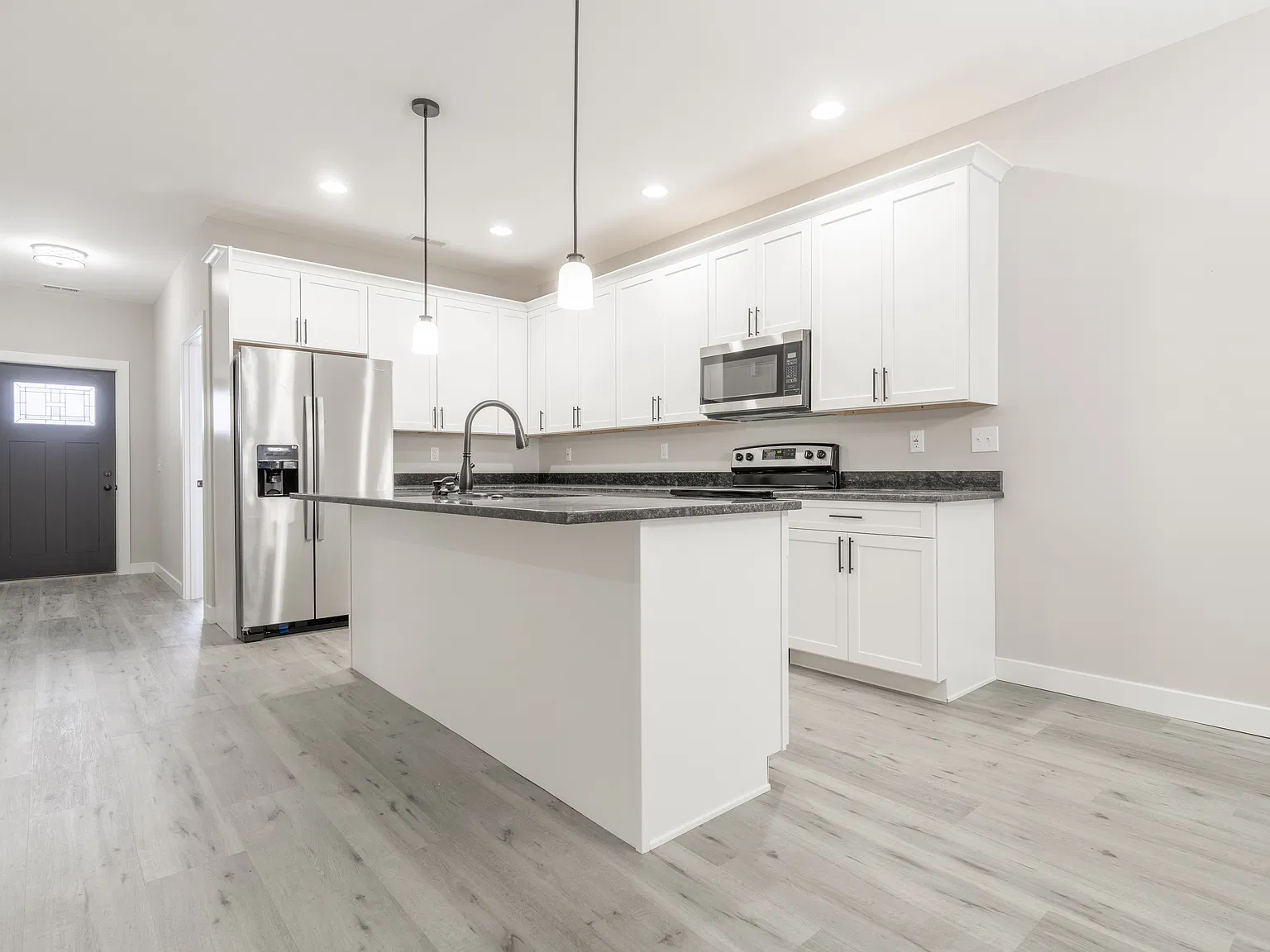 3 bed, 1619 sqft, $2,000 — Photo 2