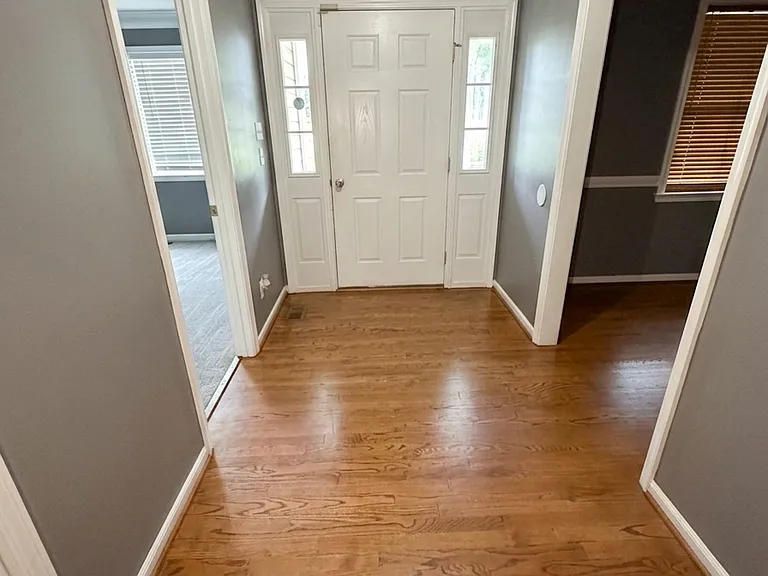 1300 Lomond Dr — Photo 7