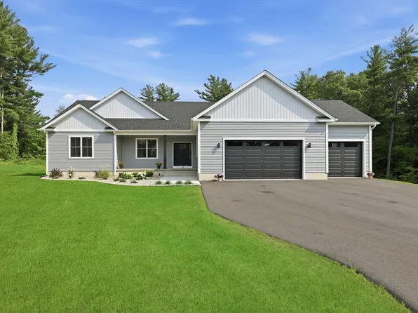 17 Silvergrass Ln, Southwick, MA 01077