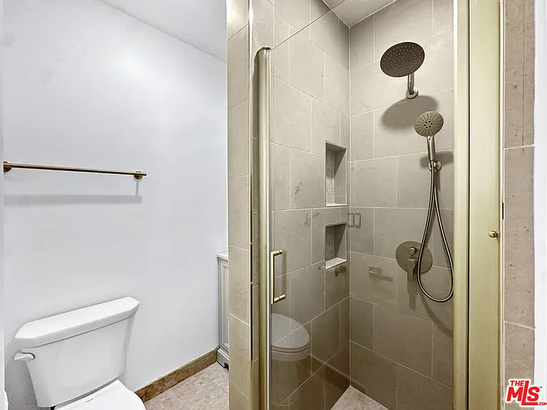 915 Enterprise Ave #6 — Photo 7