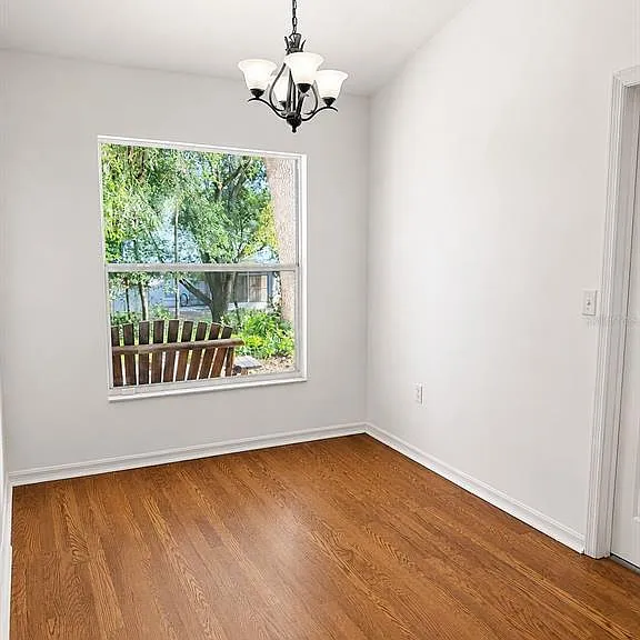 618 Meadow Park Dr — Photo 10