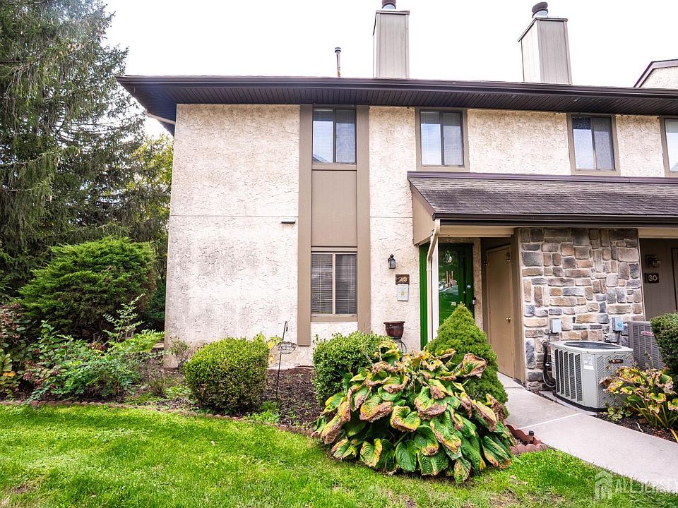1st image of 29 Hampshire Dr