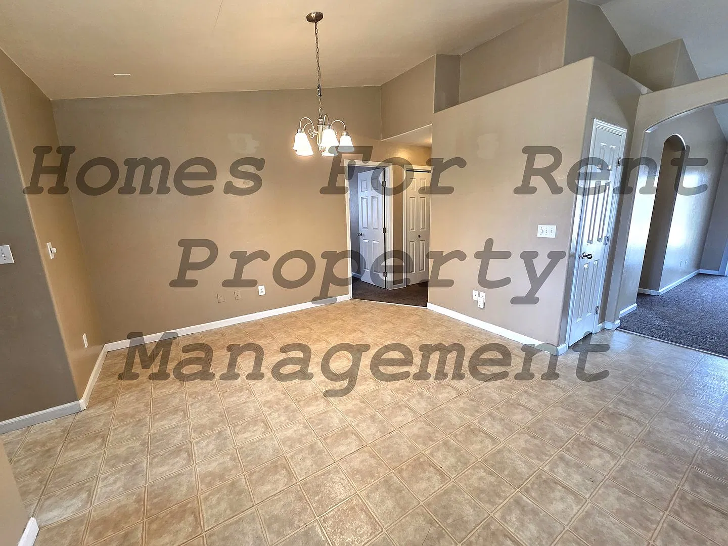 Beautiful 4 Bedroom 2 Bath Home — Photo 3