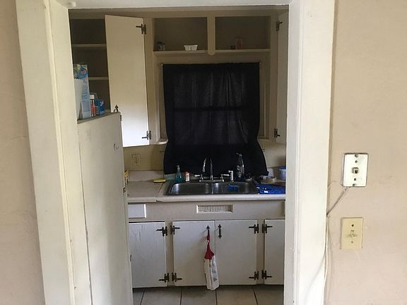 3rd image of 31 W Grant St