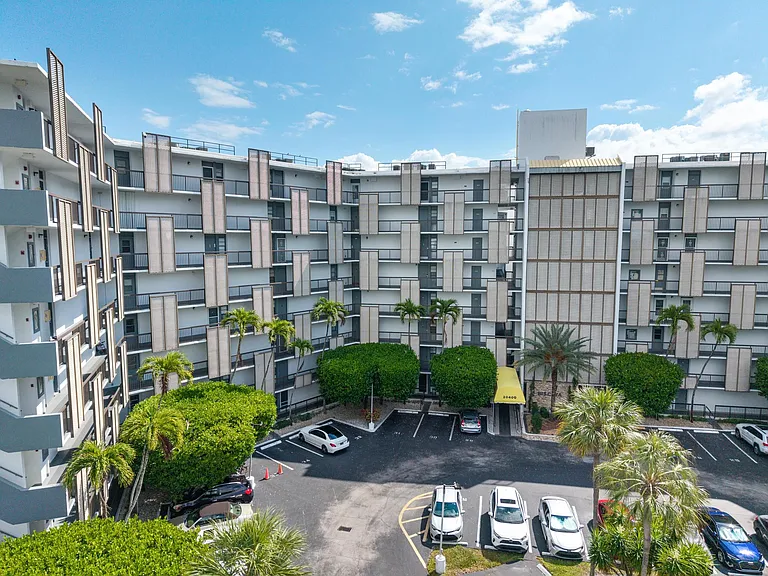 20400 W Country Club Dr #610 — Photo 41