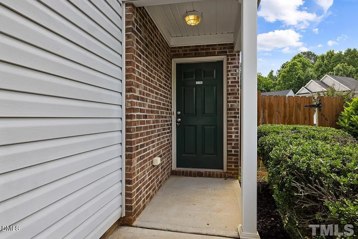 3 bed, 2.5 bath, $2,175 — Photo 3