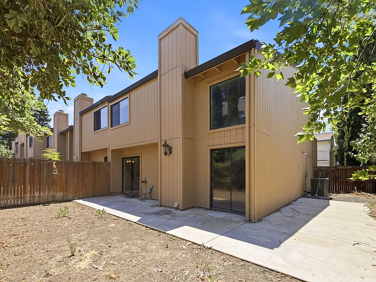 1401 Hood Rd — Photo 32
