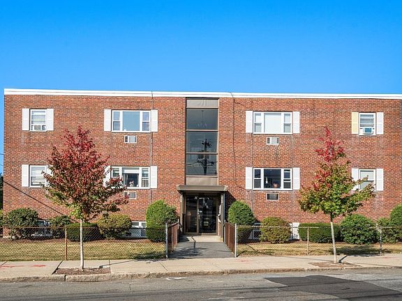 5th image of 297 Main St APT 3