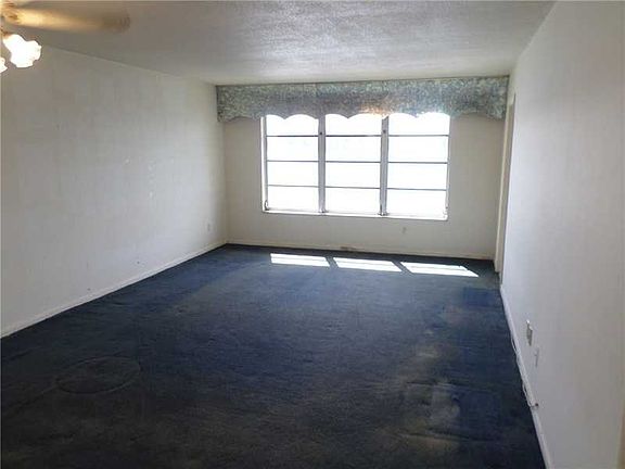 4th image of 1000 NE 191st St #33