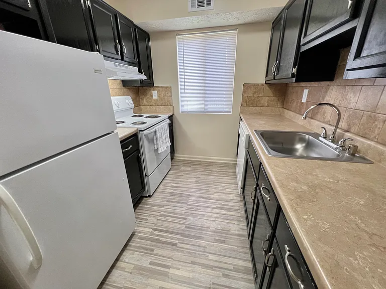 Glenview Apartments — Photo 75