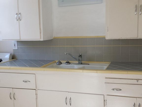 4th image of 593 S 6th St APT 6