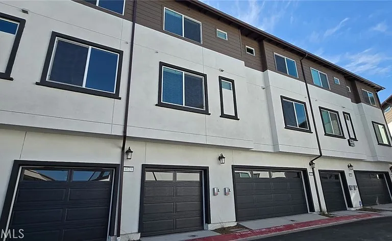 9525 Hannah Way — Photo 8
