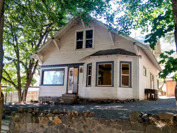 215 N H St, Albion, WA 99102