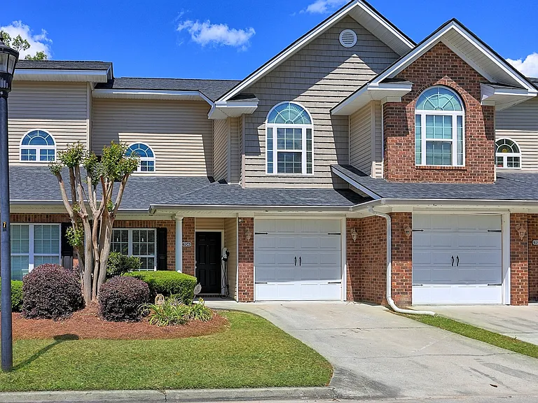 704 Kendal Ct — Photo 2