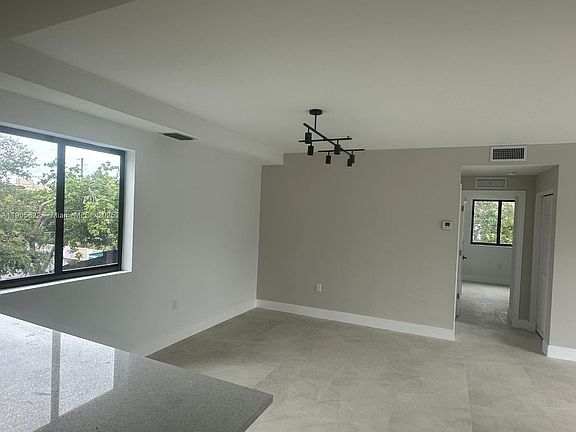 3rd image of 5423 NE Miami Ct #7