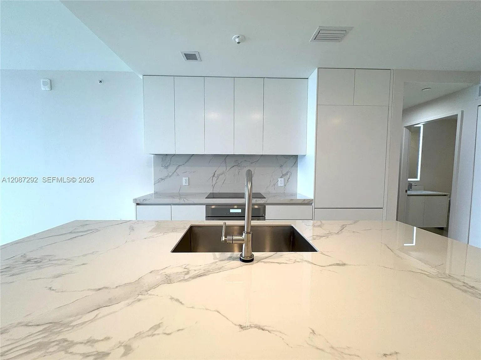 1 bed, 2.0 bath, 1088 sqft, $6,000 — Photo 4