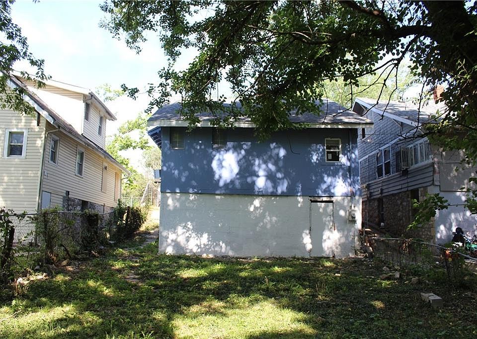 2nd image of 2739 Elmwood Ave