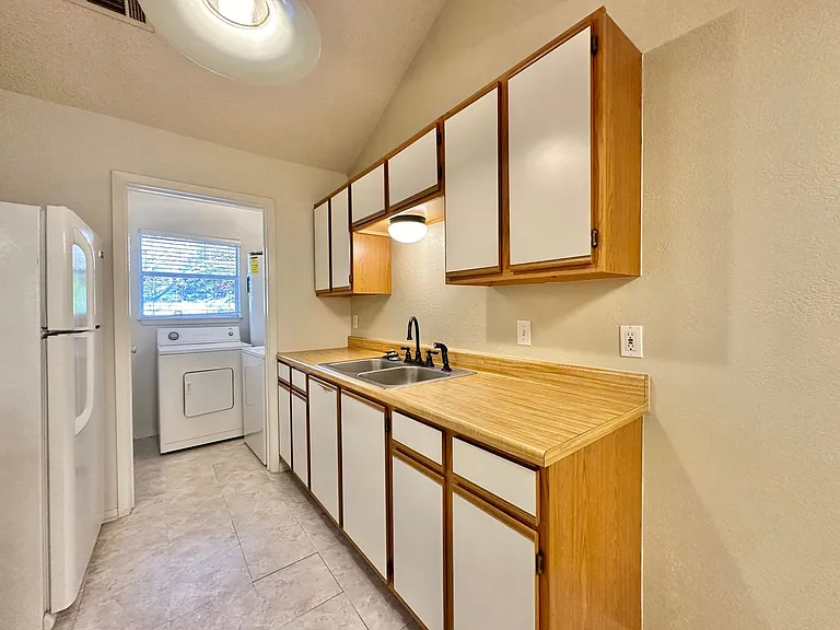 401 W Lincoln Ave — Photo 11