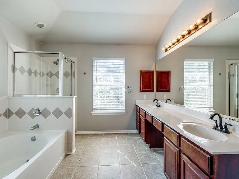 15834 Redwoods Mnr — Photo 22