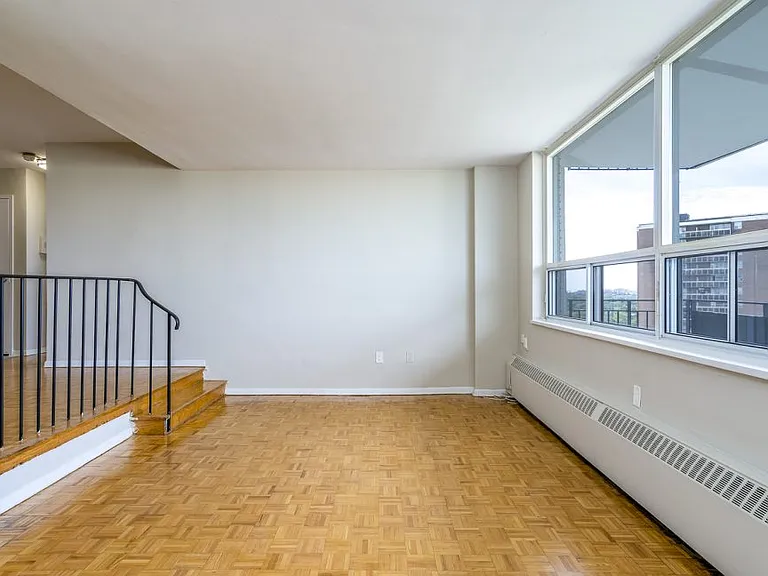 6161 Bathurst St — Photo 15