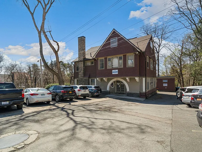504 Stewart Ave — Photo 12