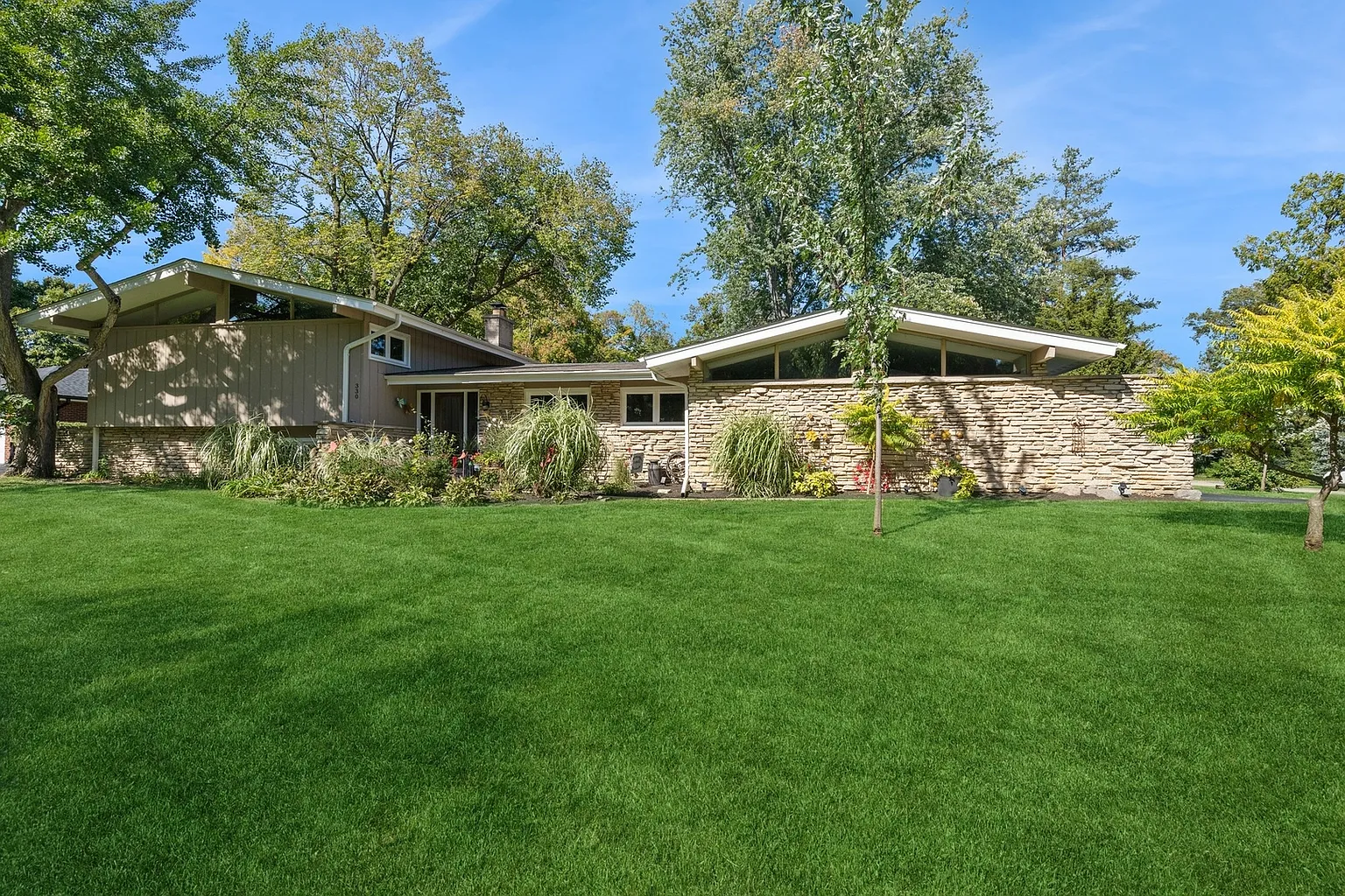 330 E Forest Ln photo 1