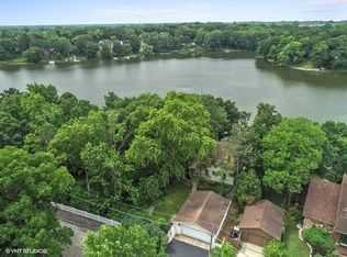 21155 W Sylvan Dr, Mundelein, IL 60060