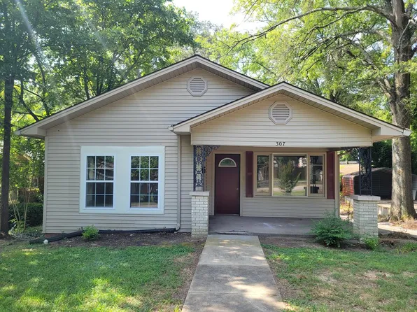 307 Edgewood St, Paris, TN 38242