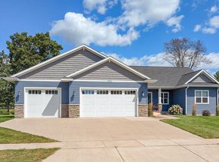 4915 Club House Ln, Eau Claire, WI 54703