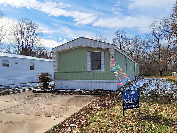 4th image of 77 Deerwood Park
