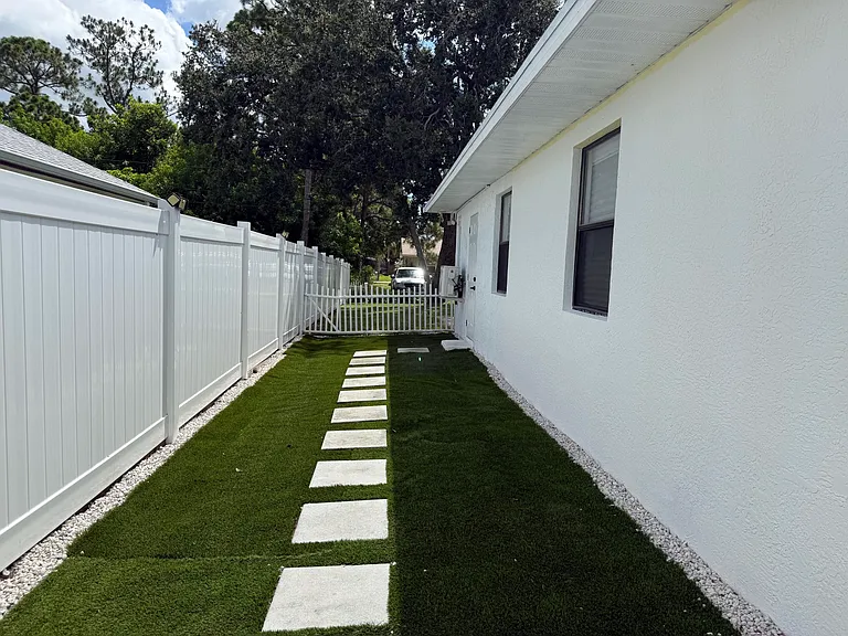 1689 SE Harp Ln — Photo 1