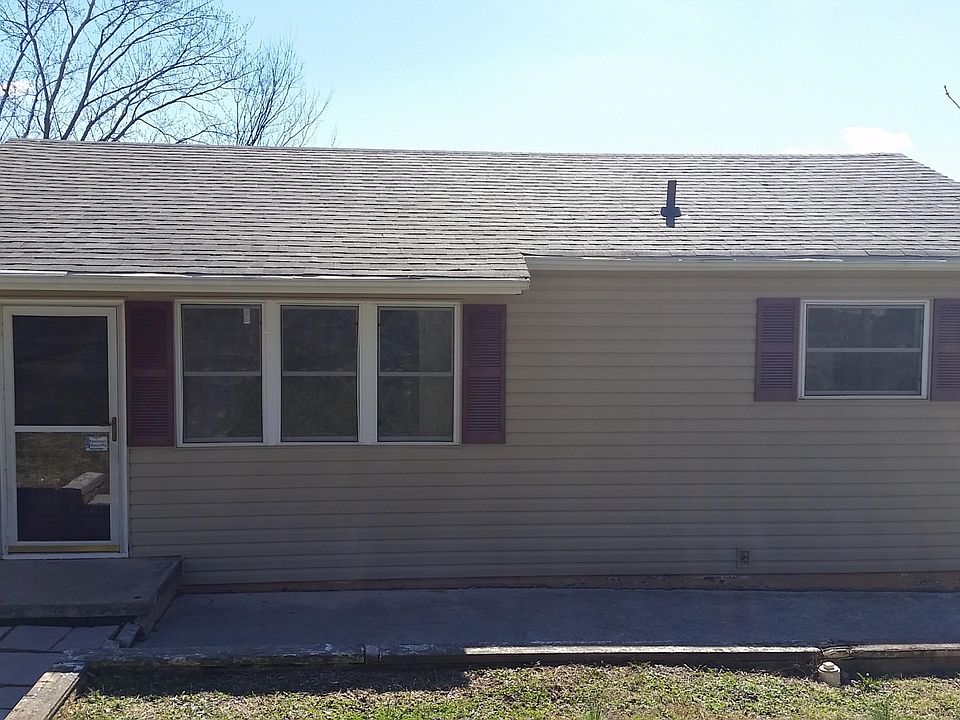 1st image of 376 NE Hiawassee Ave
