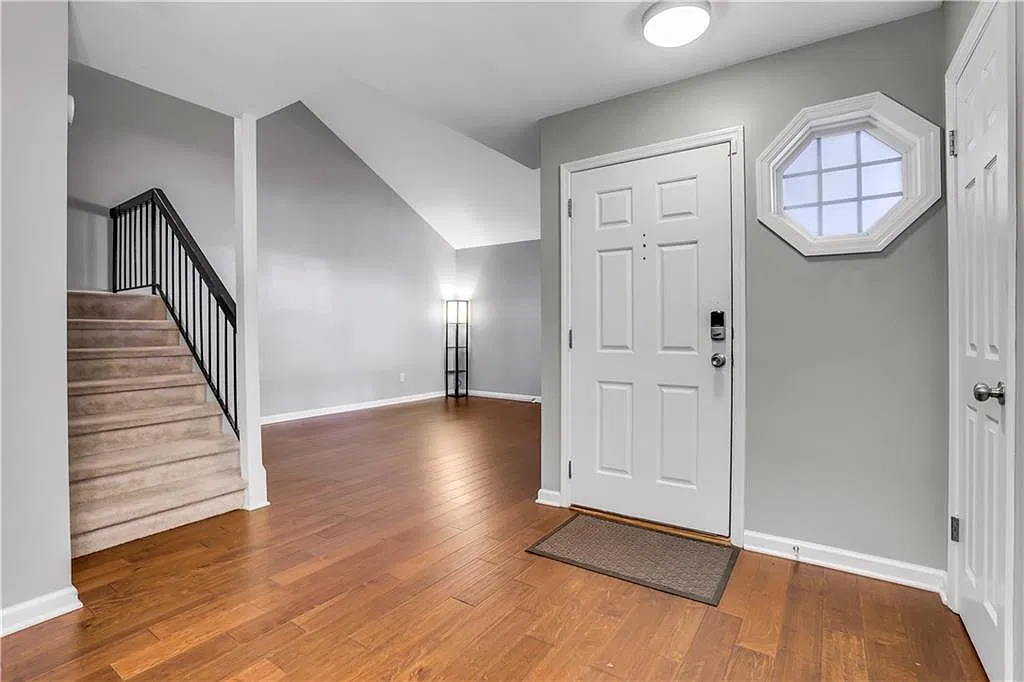 2 bed, 2.5 bath, 1290 sqft, $2,475 — Photo 2