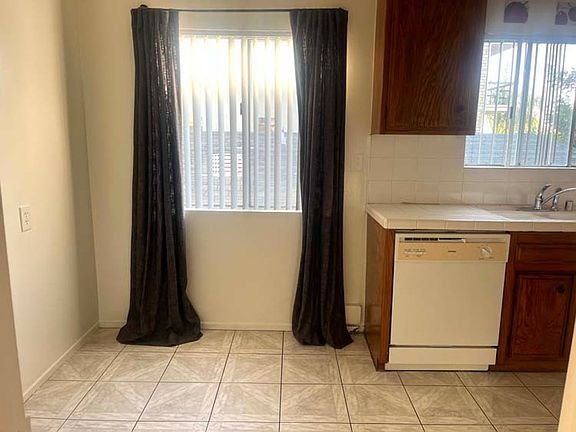 3rd image of 1834 Thayer Ave #5