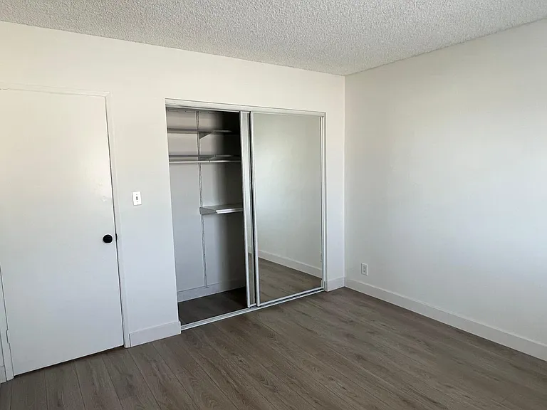 212 E Elmwood Ave — Photo 16