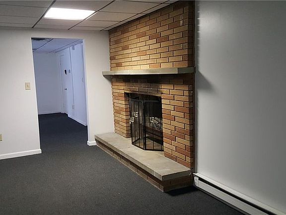 4th image of 8460 Tower Dr