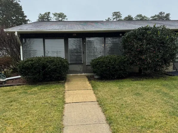 17A Yorkshire Court, Manchester, NJ 08759