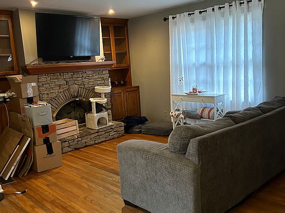 2nd image of 3558 Lakeshore Dr SW